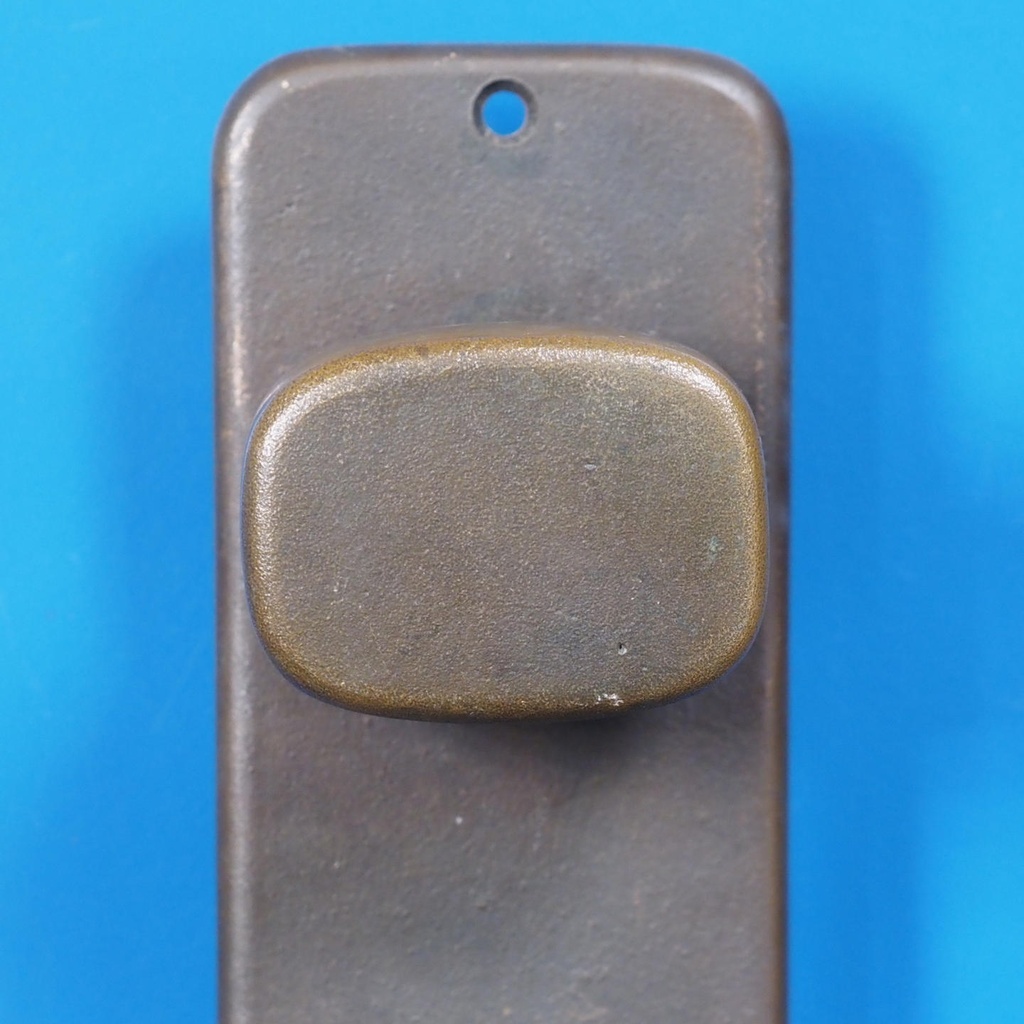 Single door handle with fixing holes in sand-cast bronze by Jules Wabbes from the Générale de Banque - Swivel (Right)