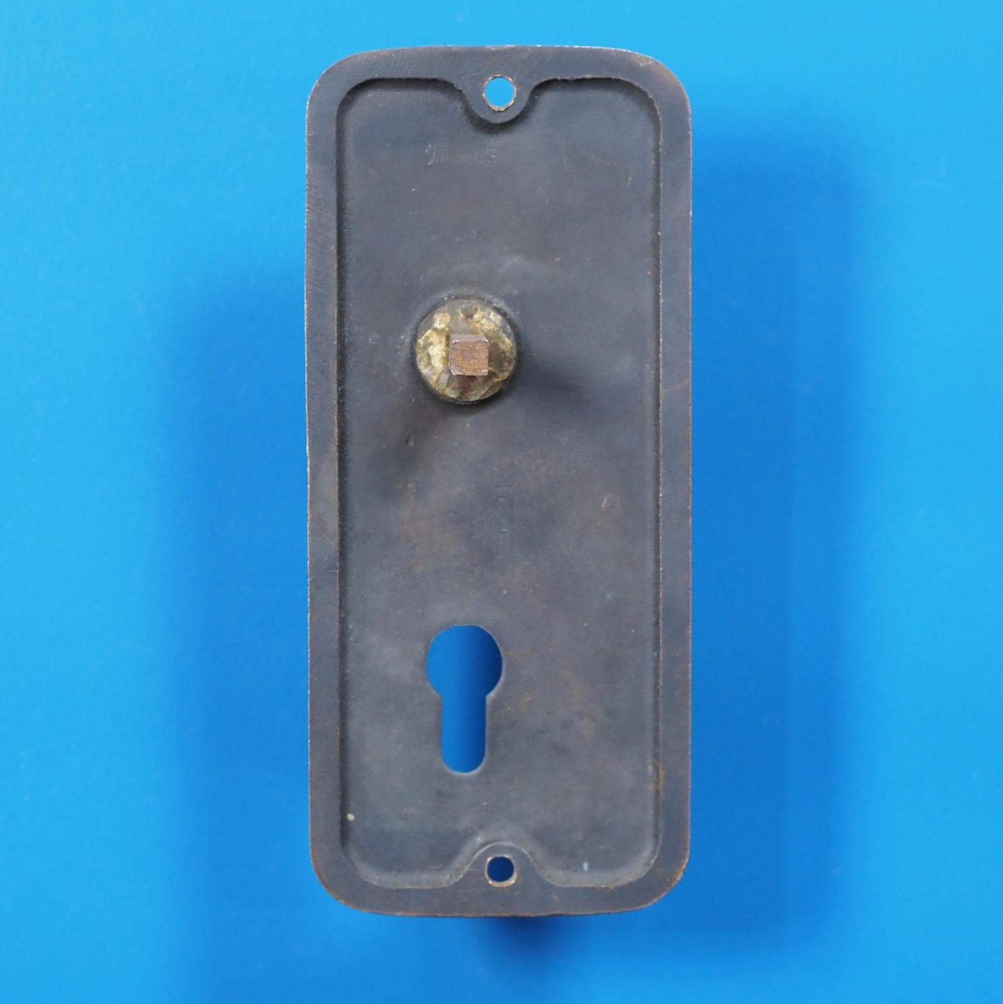 Single door handle with key and fixing holes in sand-cast bronze by Jules Wabbes from the Générale de Banque - Swivel (Left)