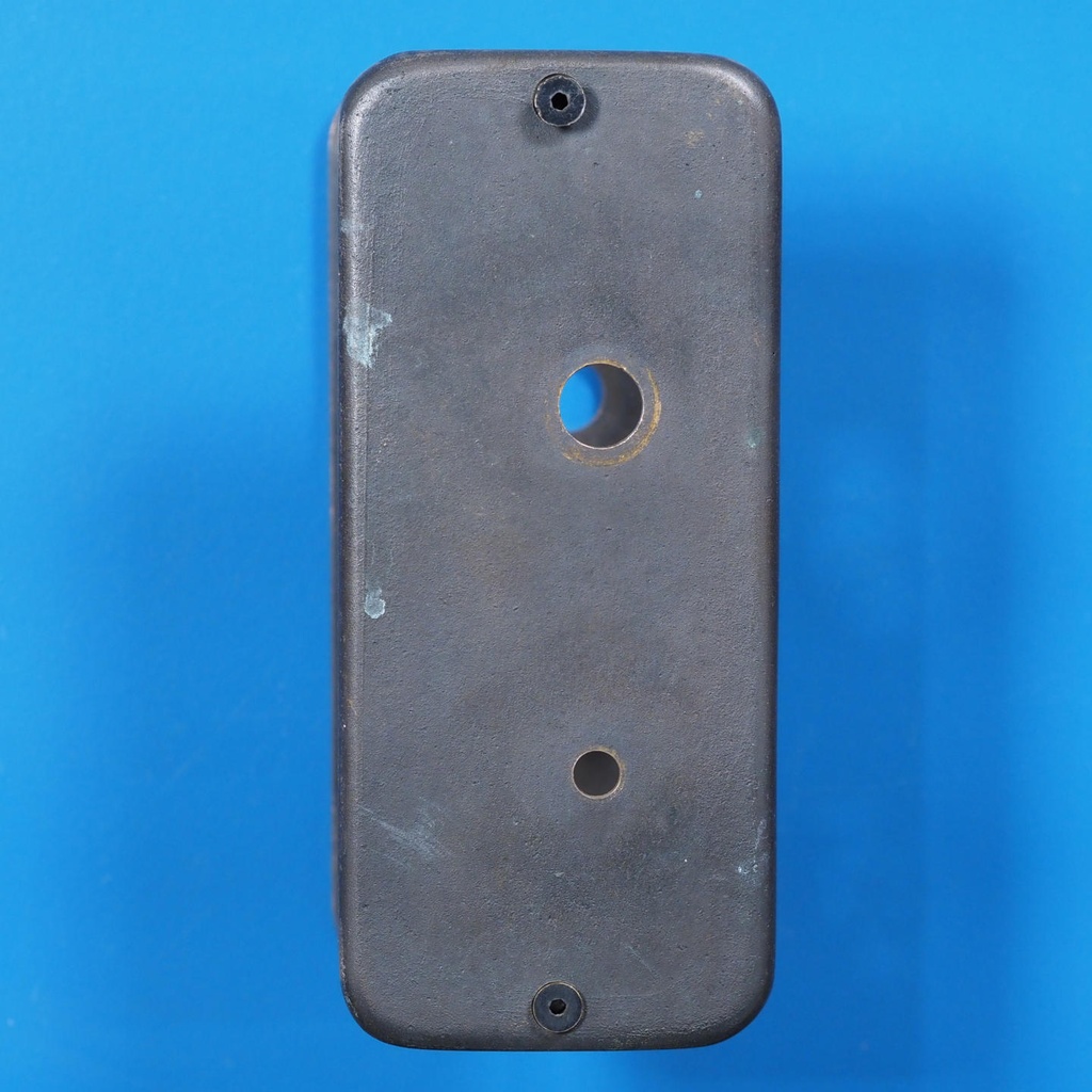 Double handle plate with keyhole in sand-cast bronze by Jules Wabbes from the Générale de Banque - Hole on both sides (Right)