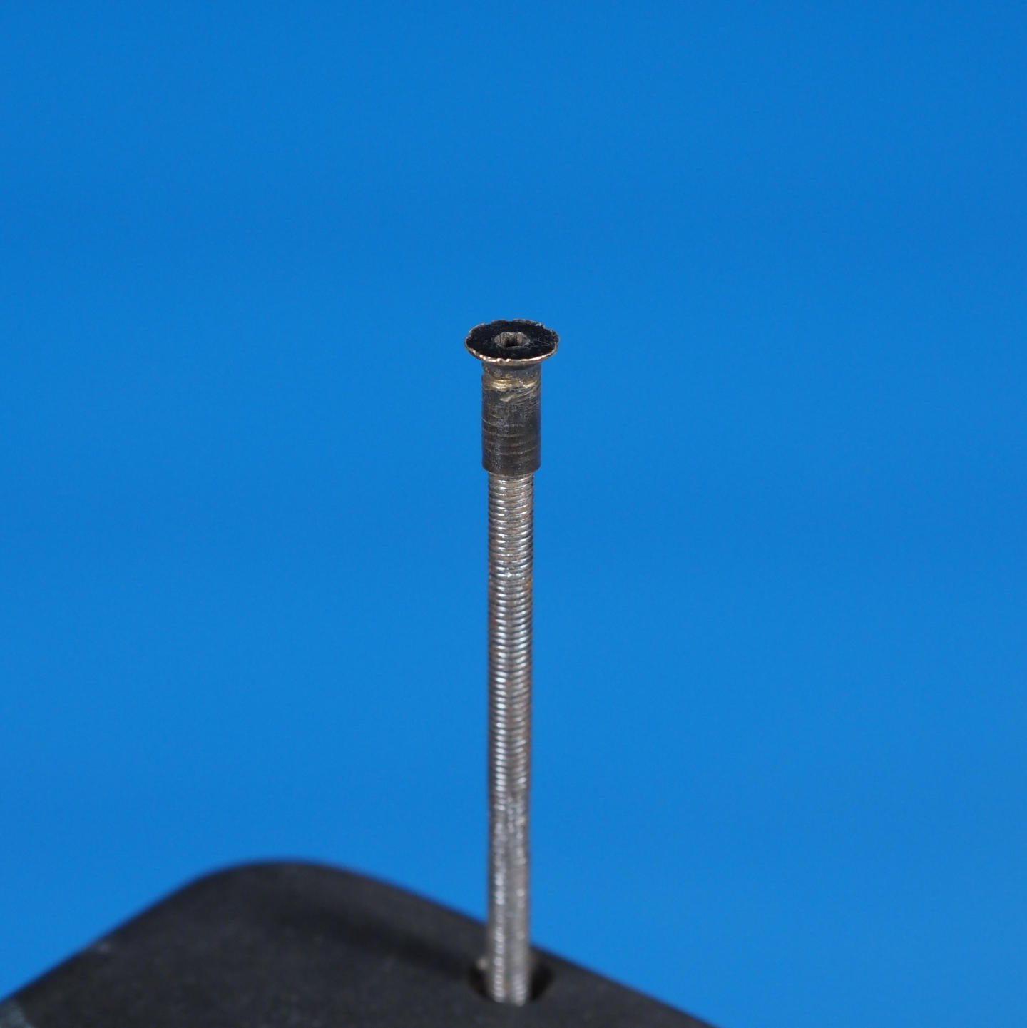 Double handle plate with keyhole in sand-cast bronze by Jules Wabbes from the Générale de Banque - Hole on both sides (Right)