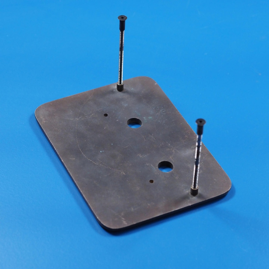 Single handle plate with keyhole in sand-cast bronze by Jules Wabbes from the Générale de Banque (Right)