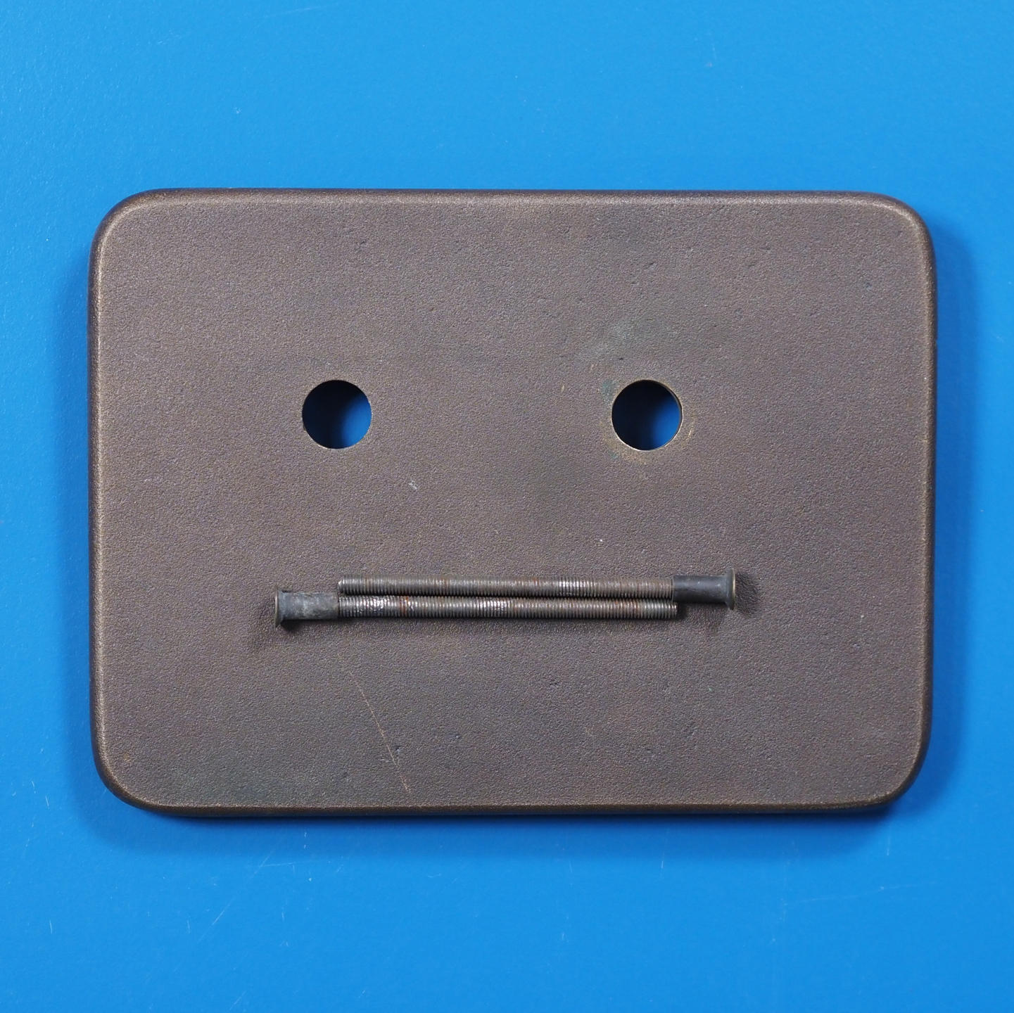 Single handle plate with keyhole in sand-cast bronze by Jules Wabbes from the Générale de Banque (Right)