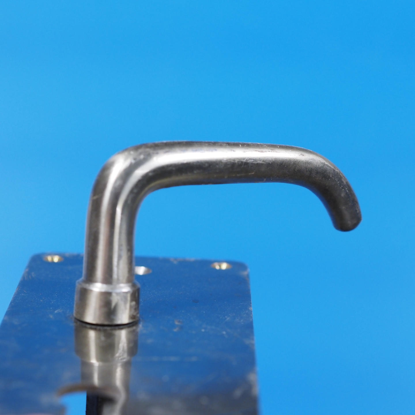 Single door handle with key and fixing holes in chrome-plated brass from the Générale de Banque - 4 fixing holes (Right)
