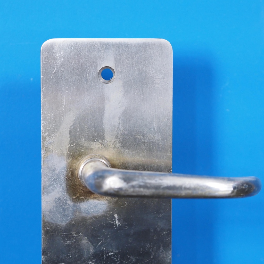 Single door handle with key and fixing holes in chrome-plated brass from the Générale de Banque - 2 fixing holes (Right)