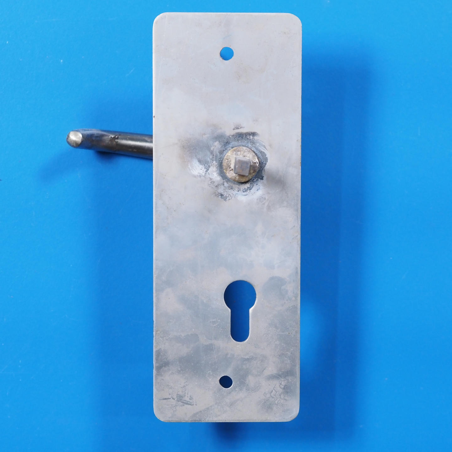 Single door handle with key and fixing holes in chrome-plated brass from the Générale de Banque - 2 fixing holes (Right)