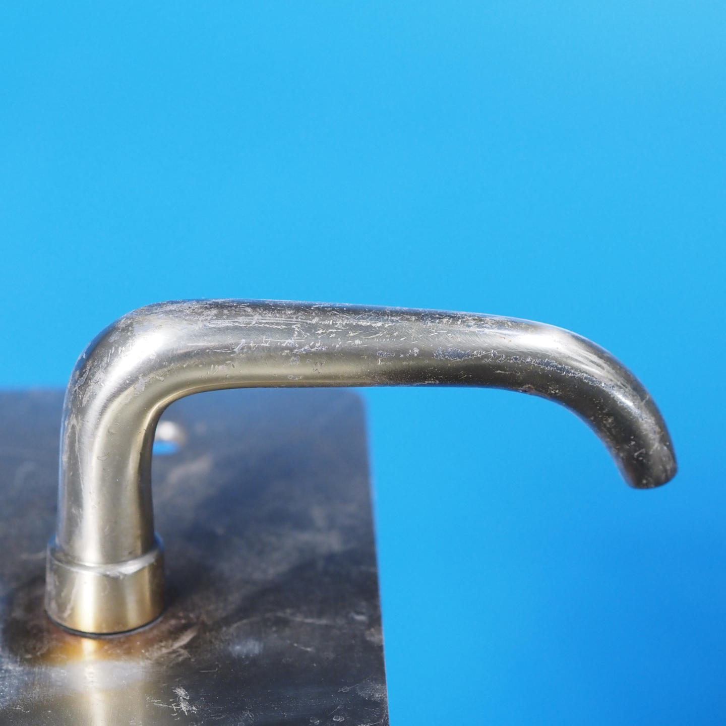Single door handle with key and fixing holes in chrome-plated brass from the Générale de Banque - 2 fixing holes (Right)
