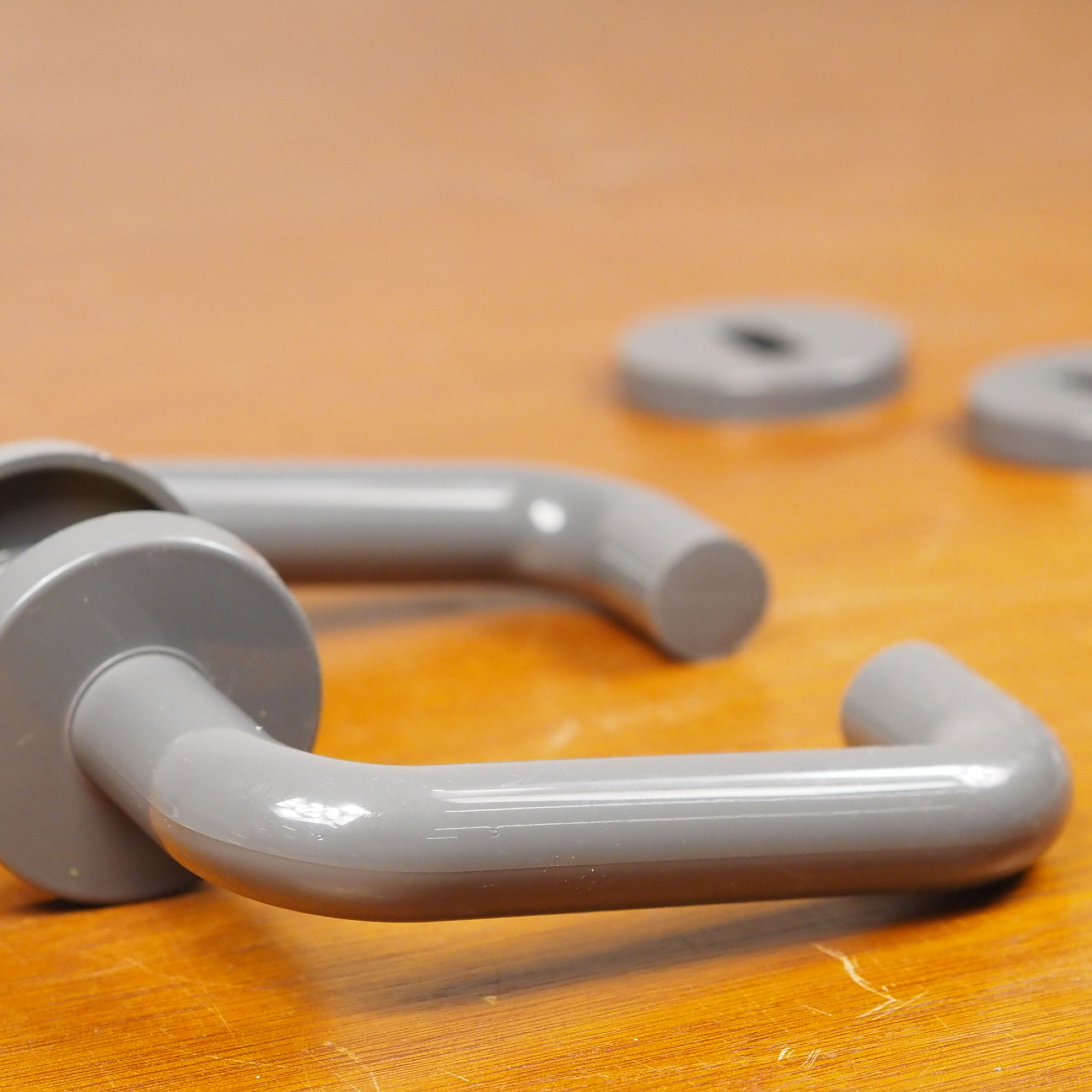 Door handle in nylon with key rosettes - Grey