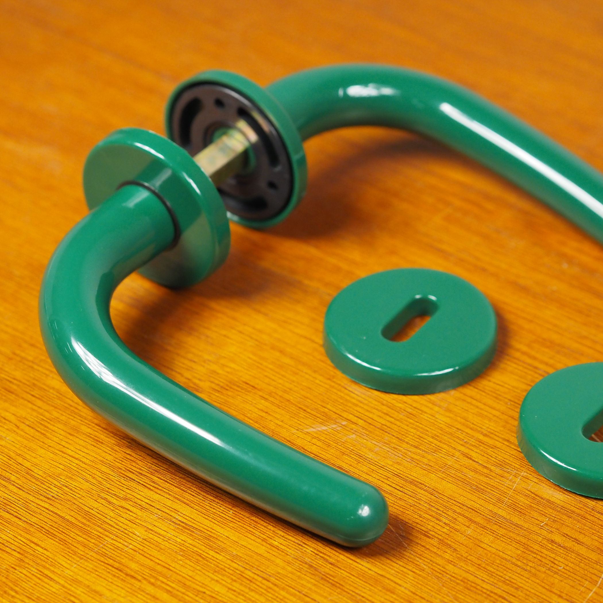 Door handle in nylon with key rosettes - Green