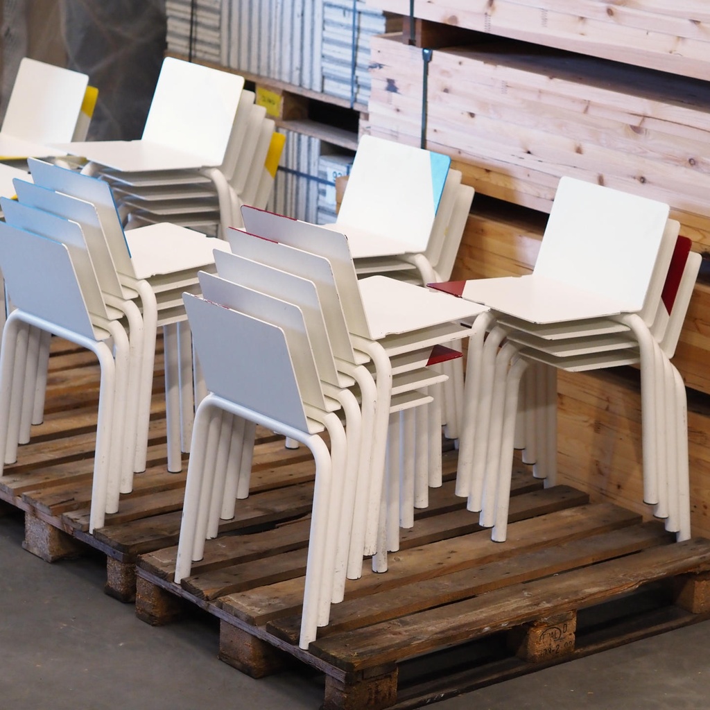 White stackable chair by Pierre-Emmanuel Vandeputte (with various coloured corners)