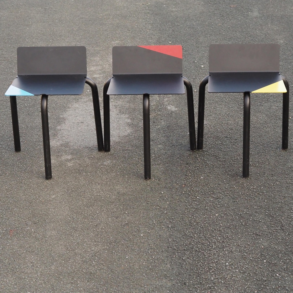 Black stackable chair by Pierre-Emmanuel Vandeputte - Low backrest (with various coloured corners)