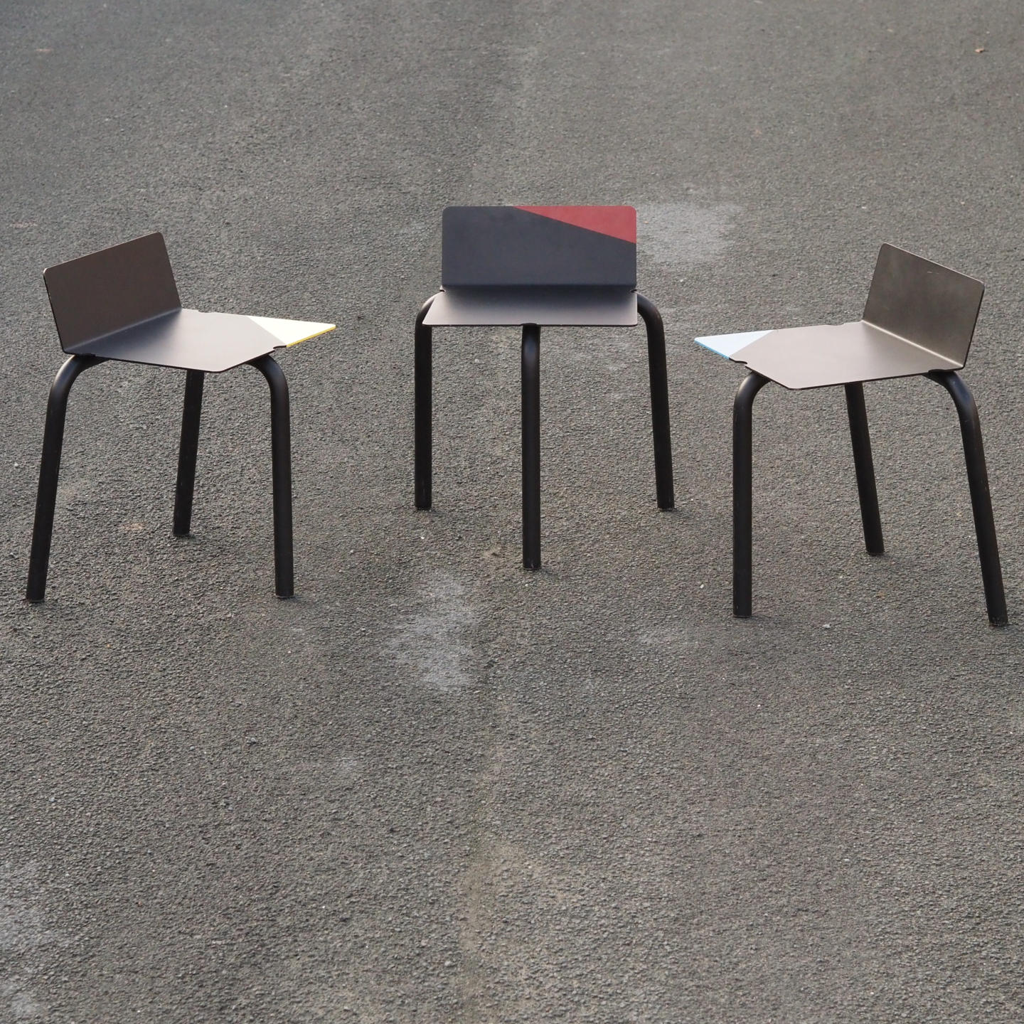 Black stackable chair by Pierre-Emmanuel Vandeputte - Low backrest (with various coloured corners)