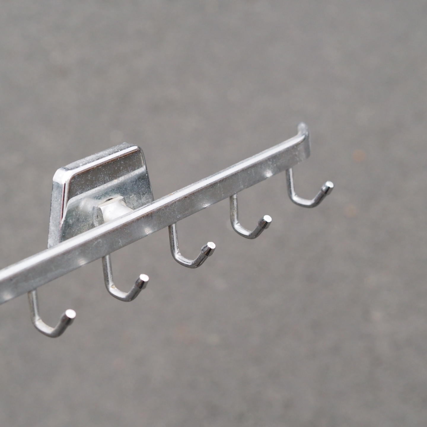 Towel hooks in chromed stainless steel by Geesa