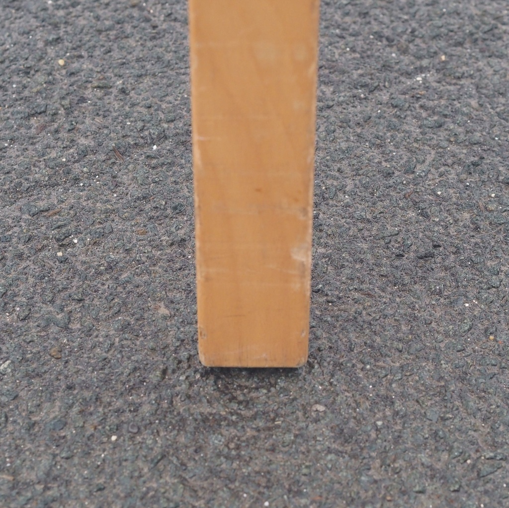 Rectangular table with beech legs and white laminated tabletop