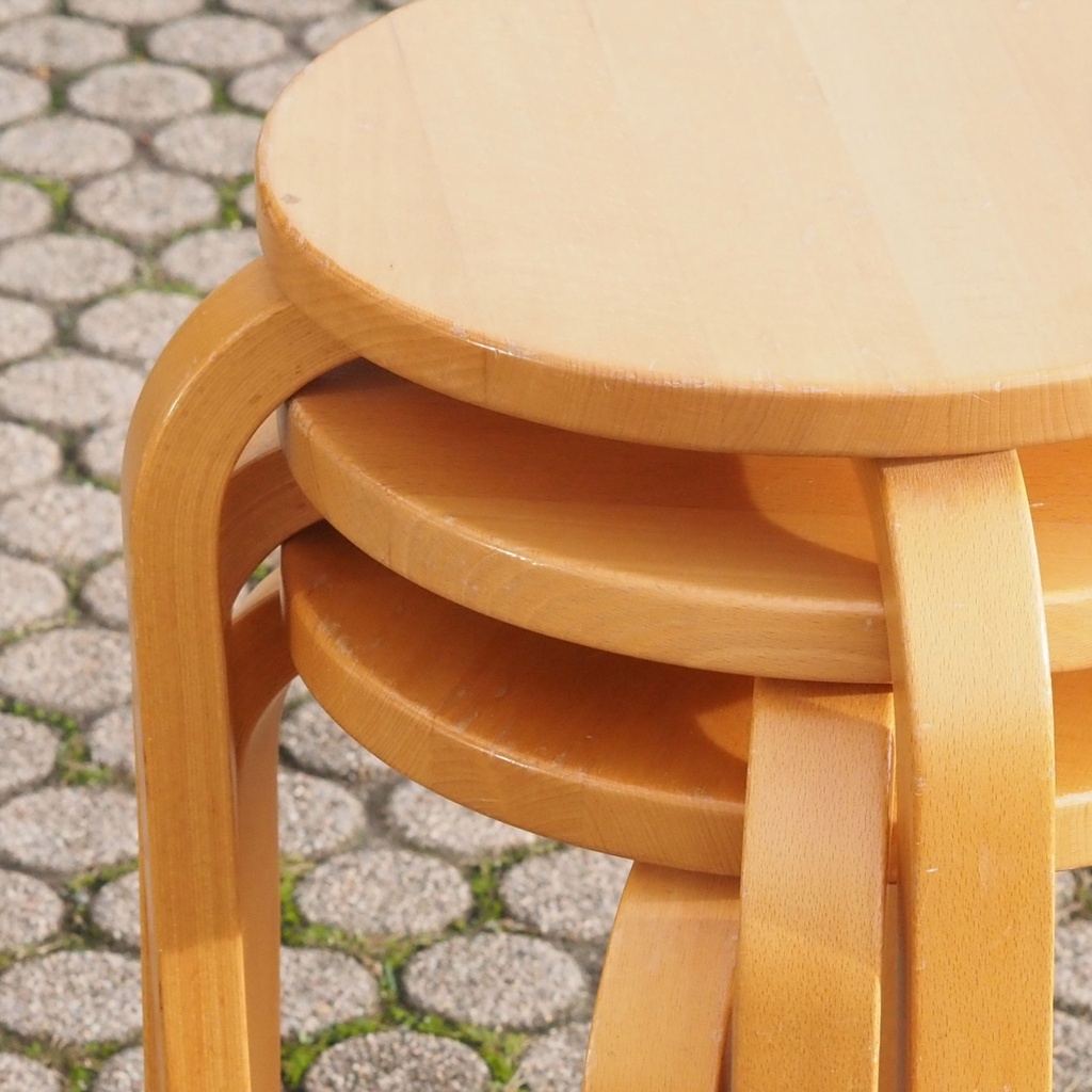 Stackable stool in varnished beech