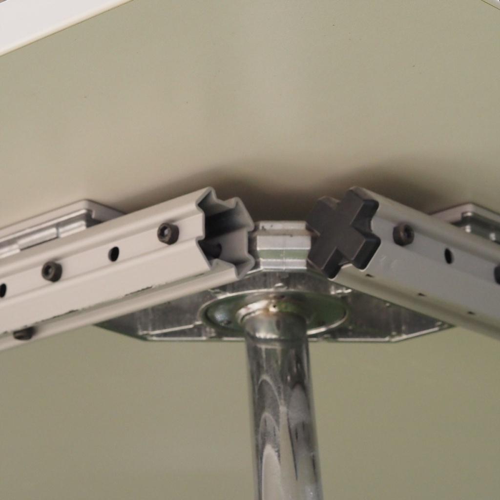 Square table 'Ad-Hoc' by Antonio Citterio for Vitra (140 x 140 cm)