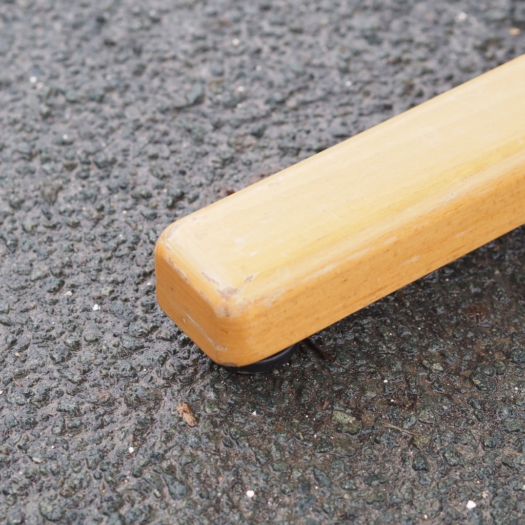 Round table with beech legs and wooden laminated tabletop