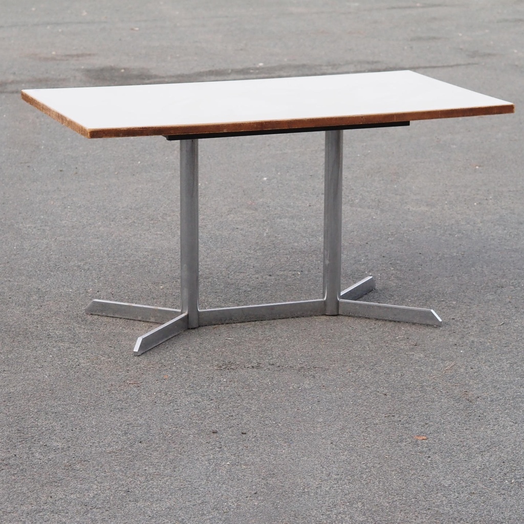 Rectangular table with chromed steel legs and laminated tabletop - White