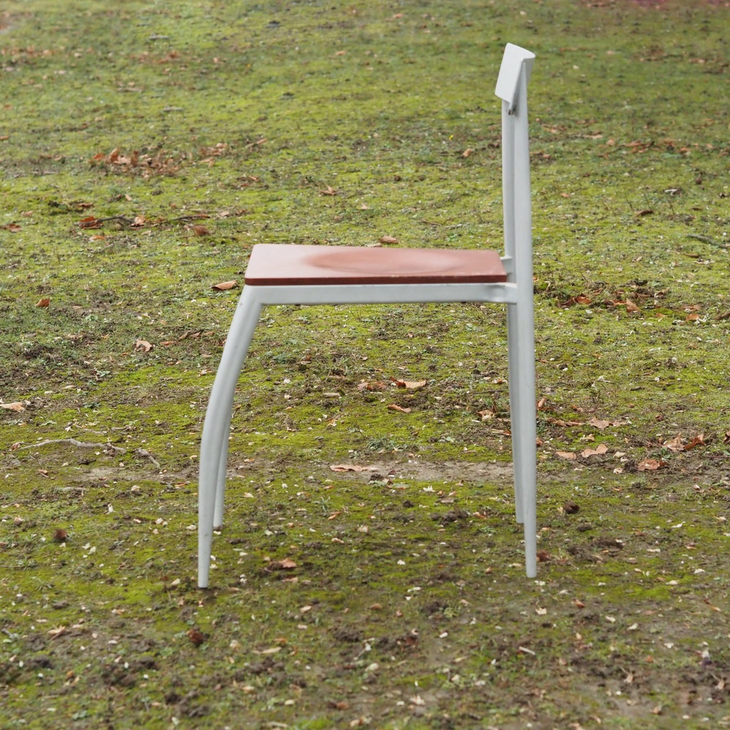 Black stackable chair by Pierre-Emmanuel Vandeputte - Low backrest (with various coloured corners)