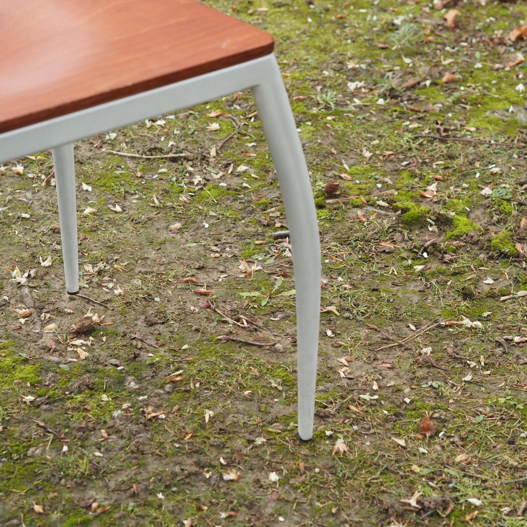 Black stackable chair by Pierre-Emmanuel Vandeputte - Low backrest (with various coloured corners)