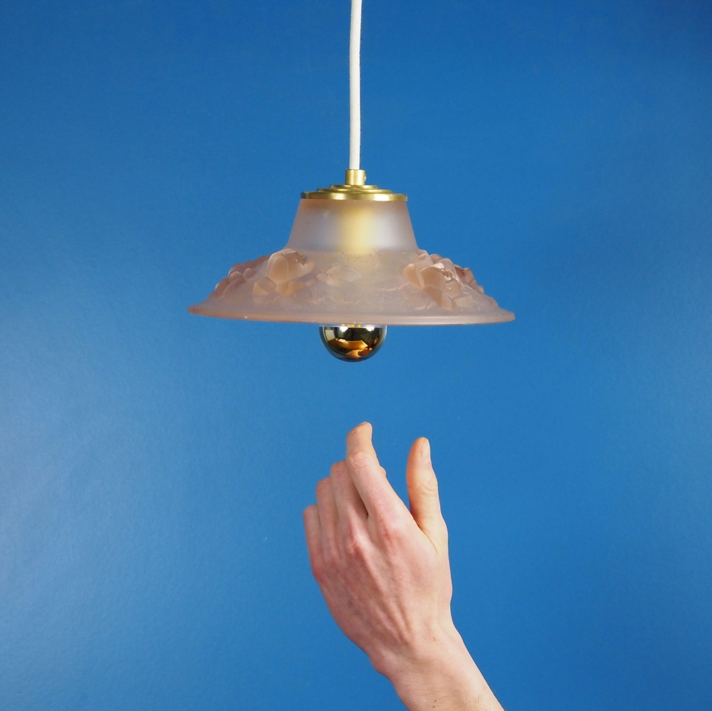 Hanging light in pink ornate glass by Muller Frères (Lunévile, France)