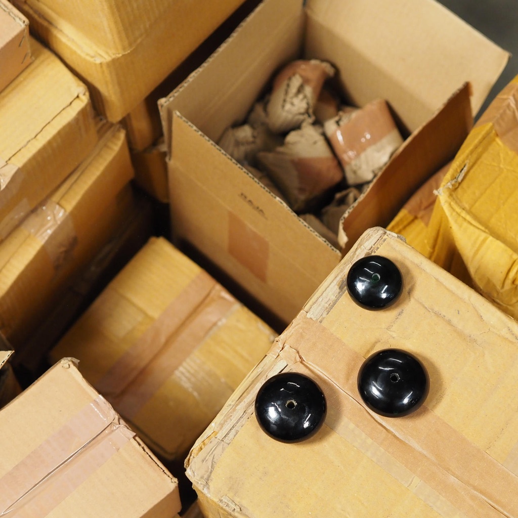 Handmade glass tile by Emery&Cie (10 x 10 cm) - Only available in our physical shop