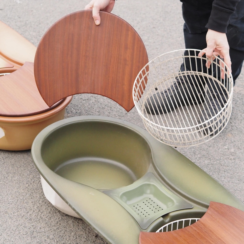 Double recessed sink in glazed porcelain by Villeroy & Boch