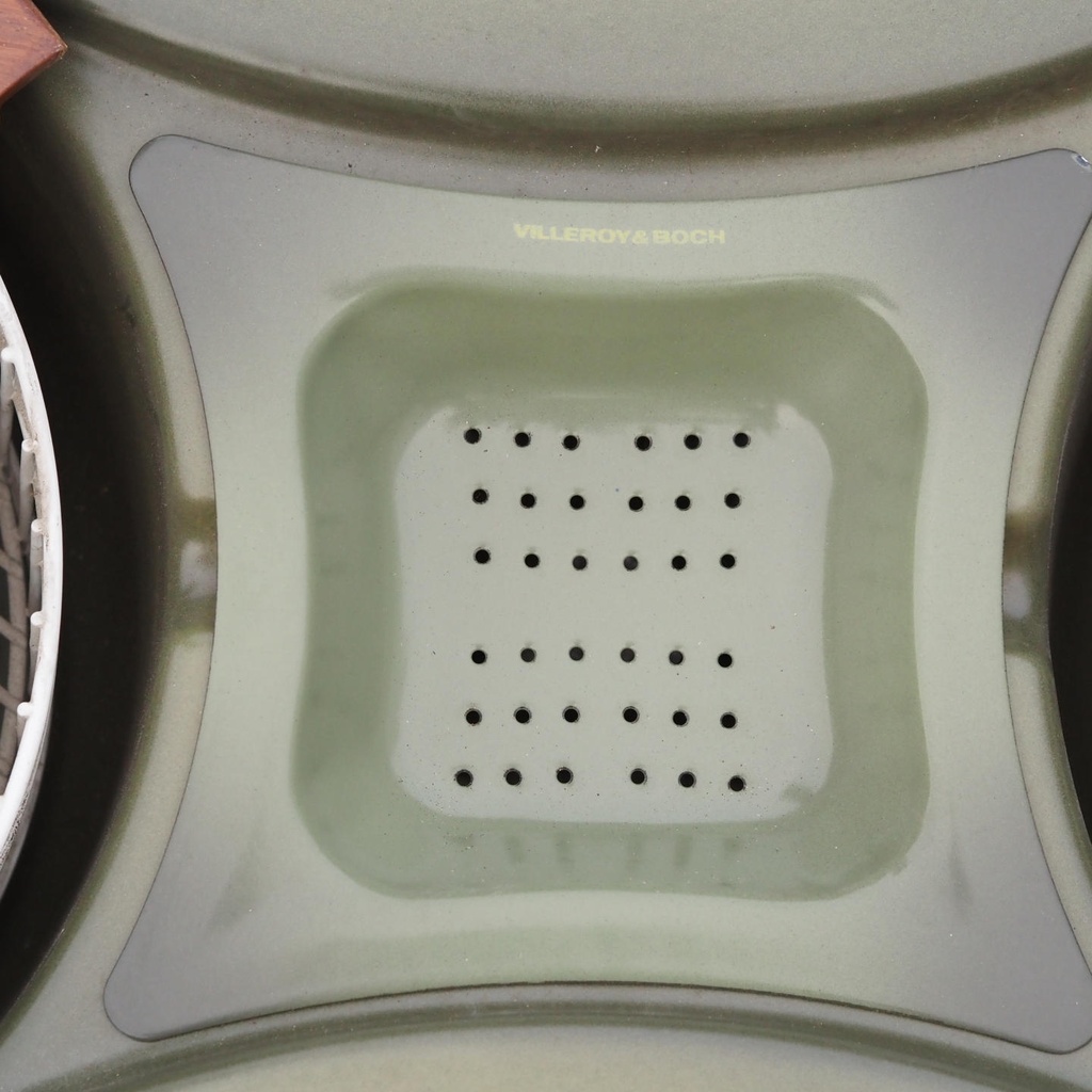 Double inset sink in porcelain stoneware by Villeroy & Boch with accessories