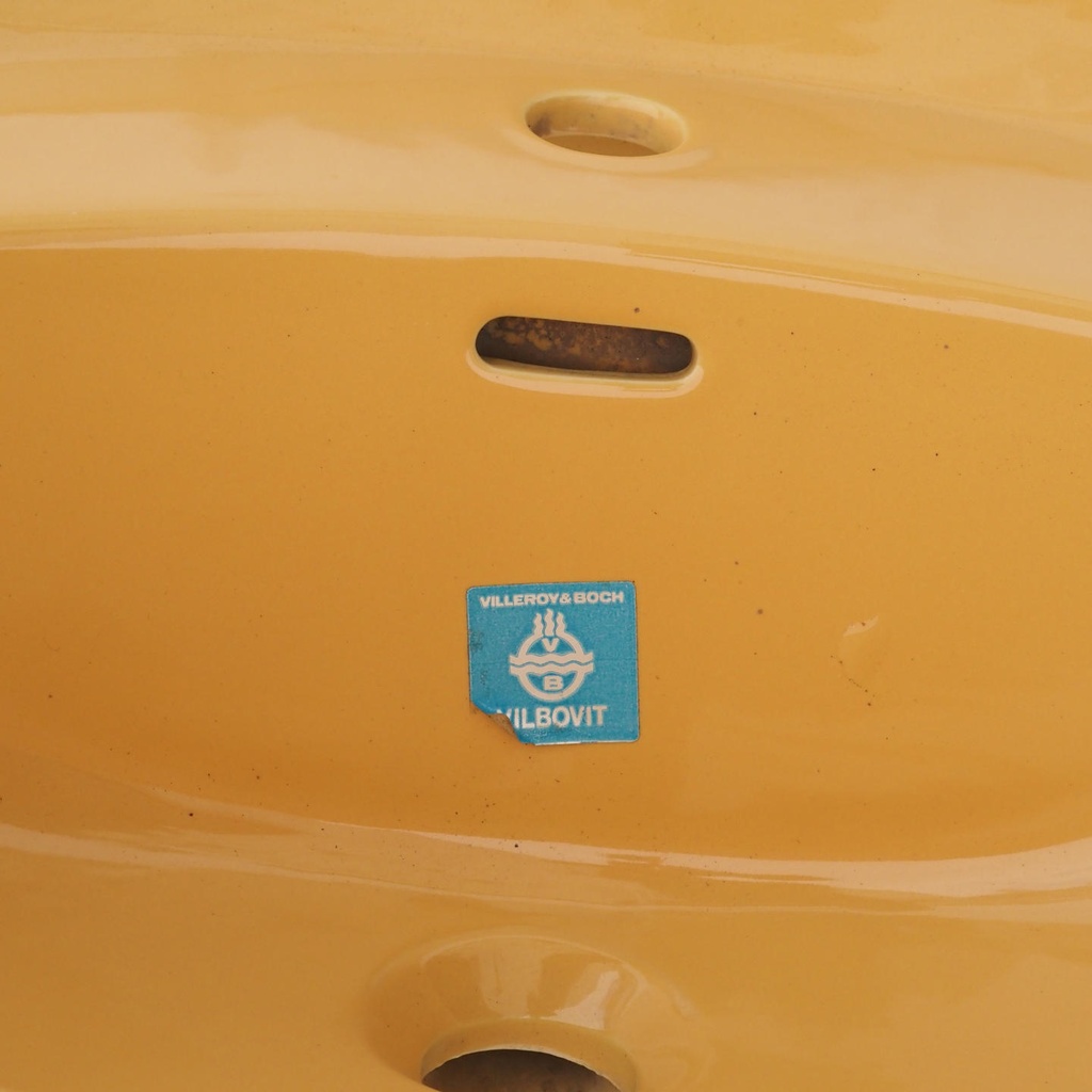 Bathroom sink in glazed porcelain by Villeroy & Boch