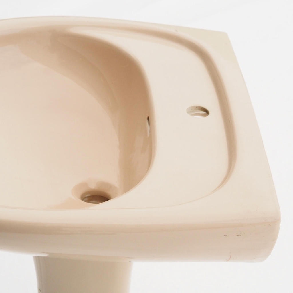 Bathroom sink in glazed porcelain by Villeroy & Boch
