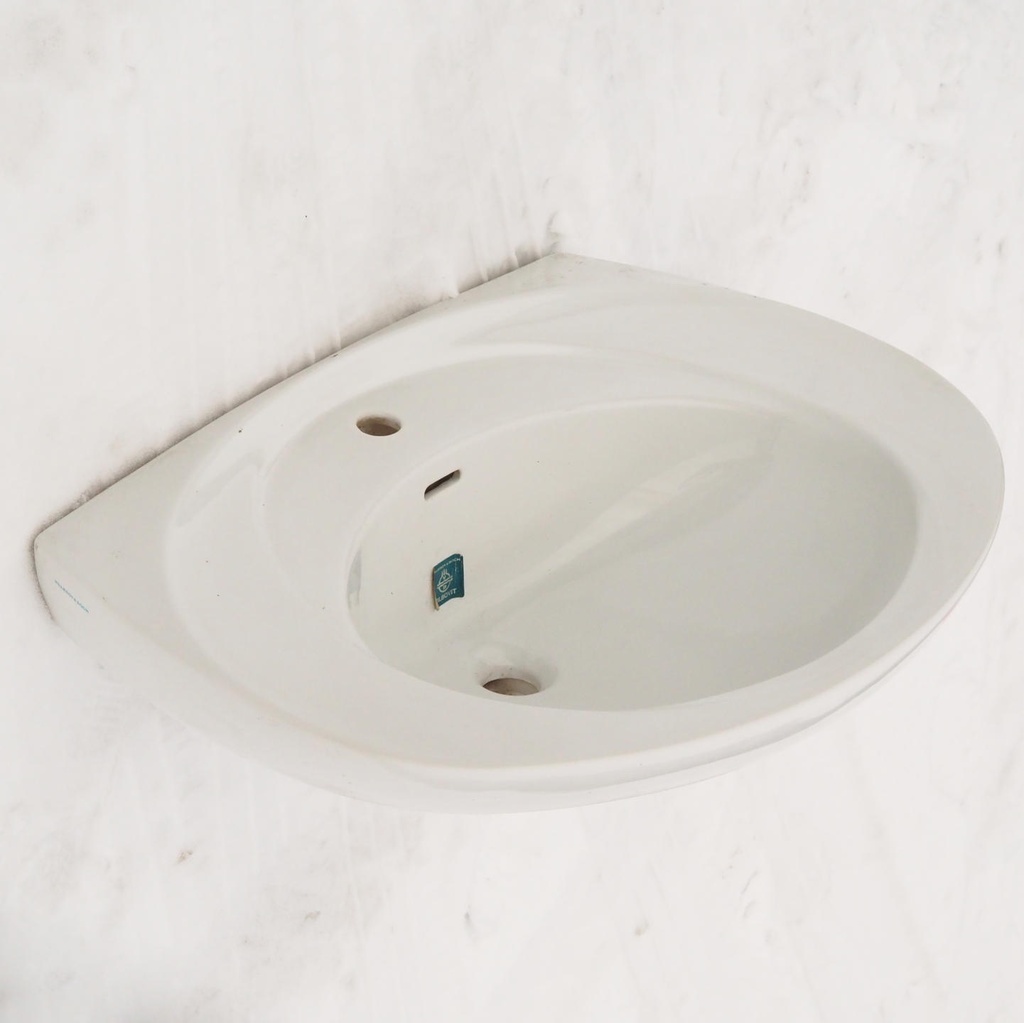 Bathroom sink in glazed porcelain by Villeroy & Boch