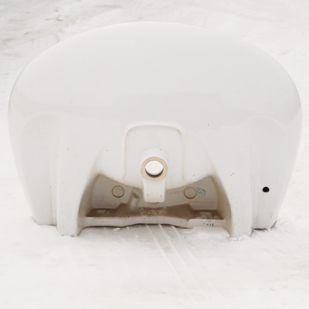 Bathroom sink in glazed porcelain by Villeroy & Boch