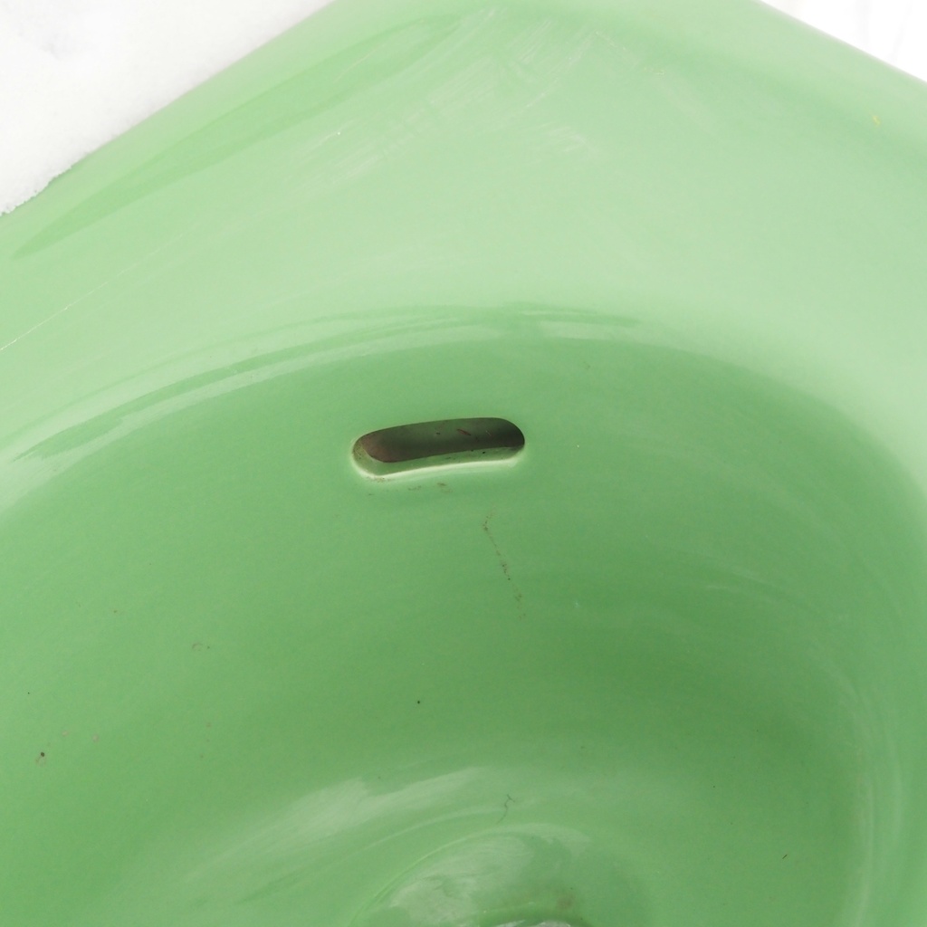 Bathroom sink in glazed porcelain by Villeroy & Boch