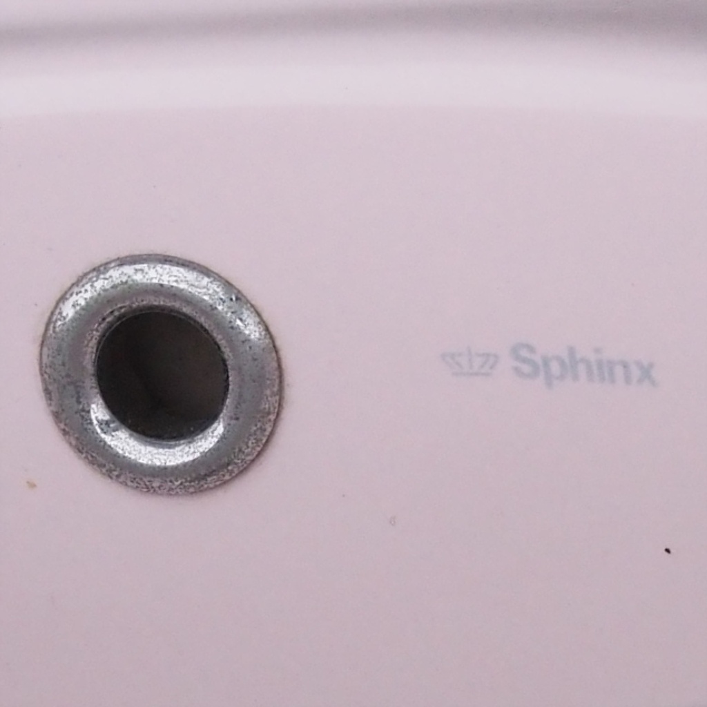 Bathroom sink in glazed porcelain by Villeroy & Boch