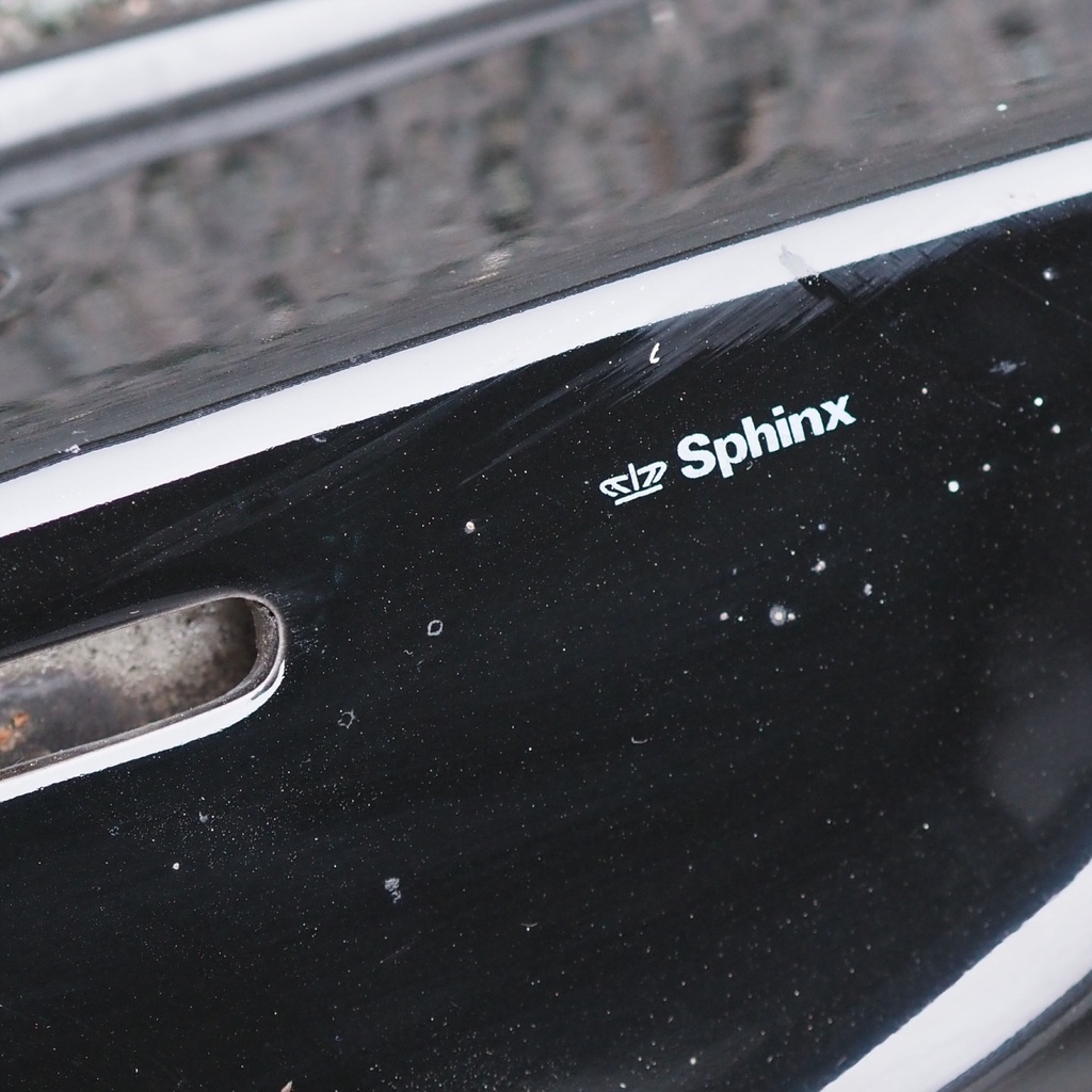 Bathroom sink in glazed porcelain by Villeroy & Boch