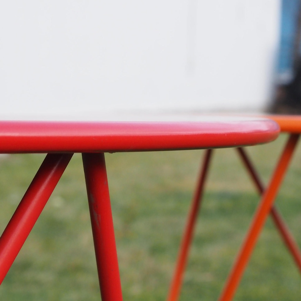 Round cafeteria table by Amat3