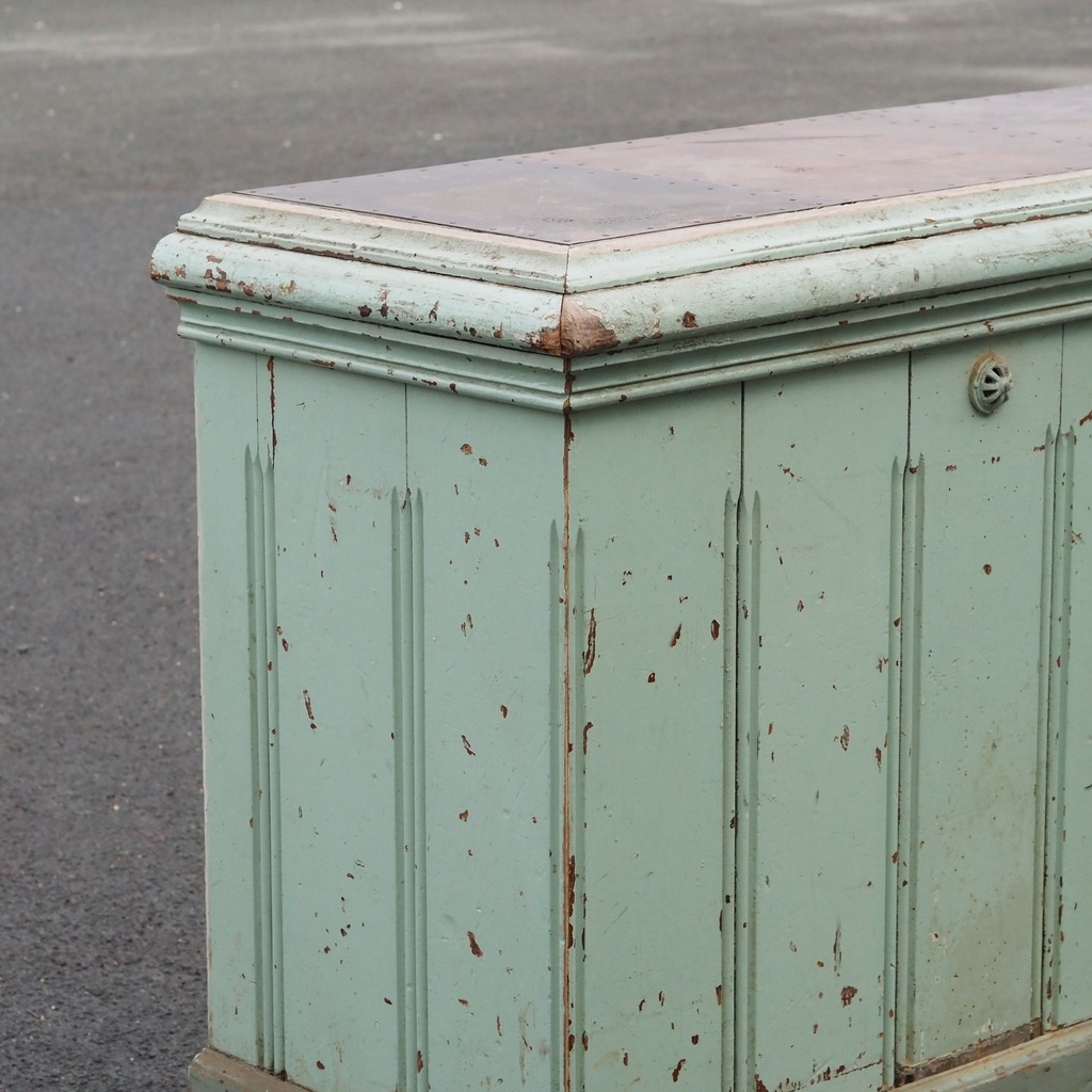 Round cafeteria table by Amat3