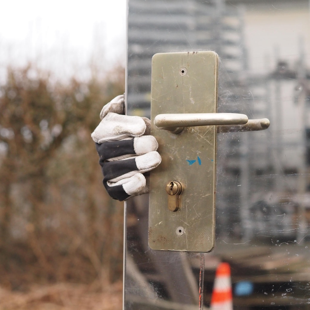 Door in stainless steel with bronze door handles by Jules Wabbes (H. 198 x 53 cm) - Right