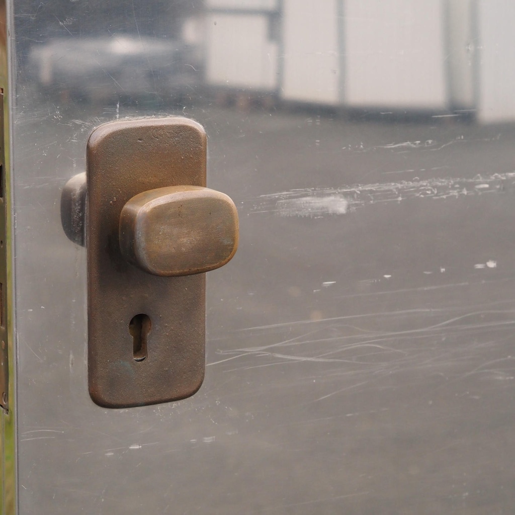 Door in stainless steel by Jules Wabbes (H. 199,3 x 79,5 cm) - Left