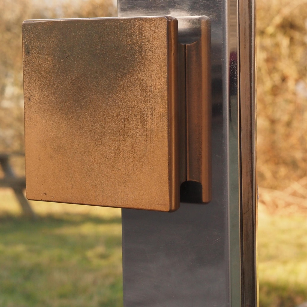Glass door in stainless steel and bronze from the main entrance of the Générale de Banque(H. 235,5 x 108 cm)