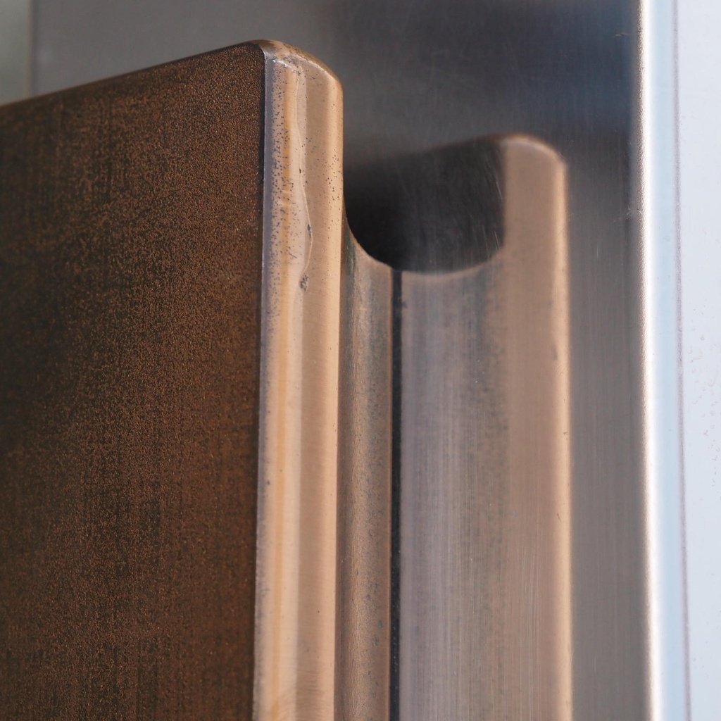 Glass door in stainless steel and bronze from the main entrance of the Générale de Banque(H. 235,5 x 108 cm)