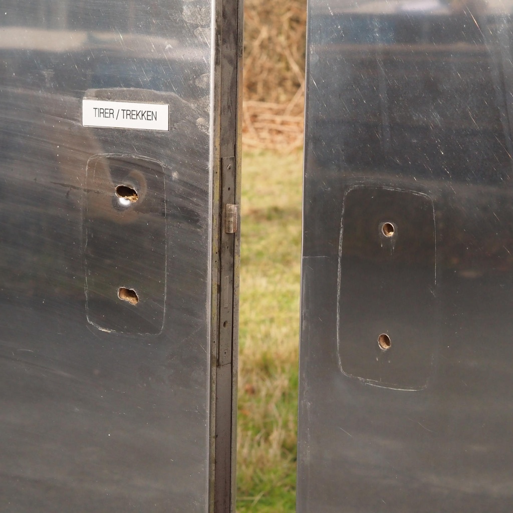 Double door in stainless steel from the Générale de Banque (H. 201,2 x 144,8 cm) - Left