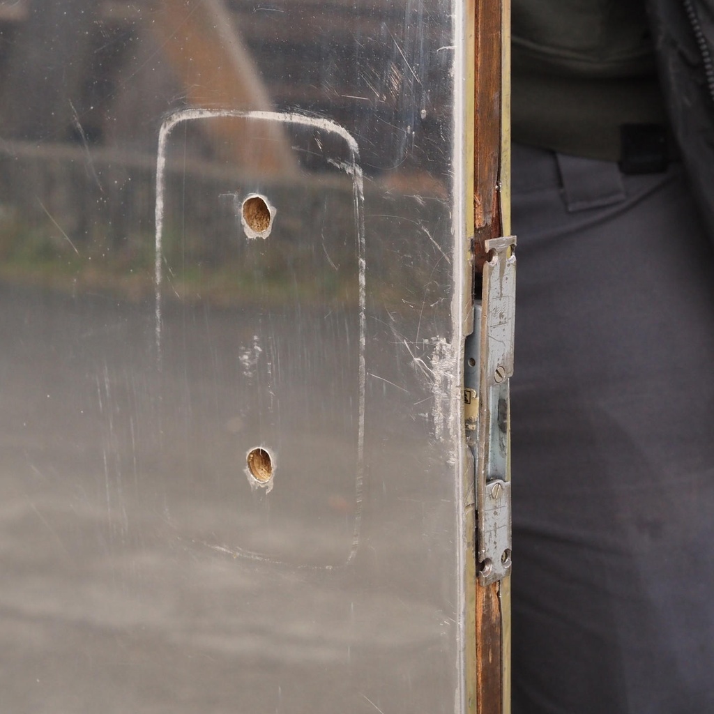 Door in stainless steel from the Générale de Banque (H. 202,8 x 74,6 cm)