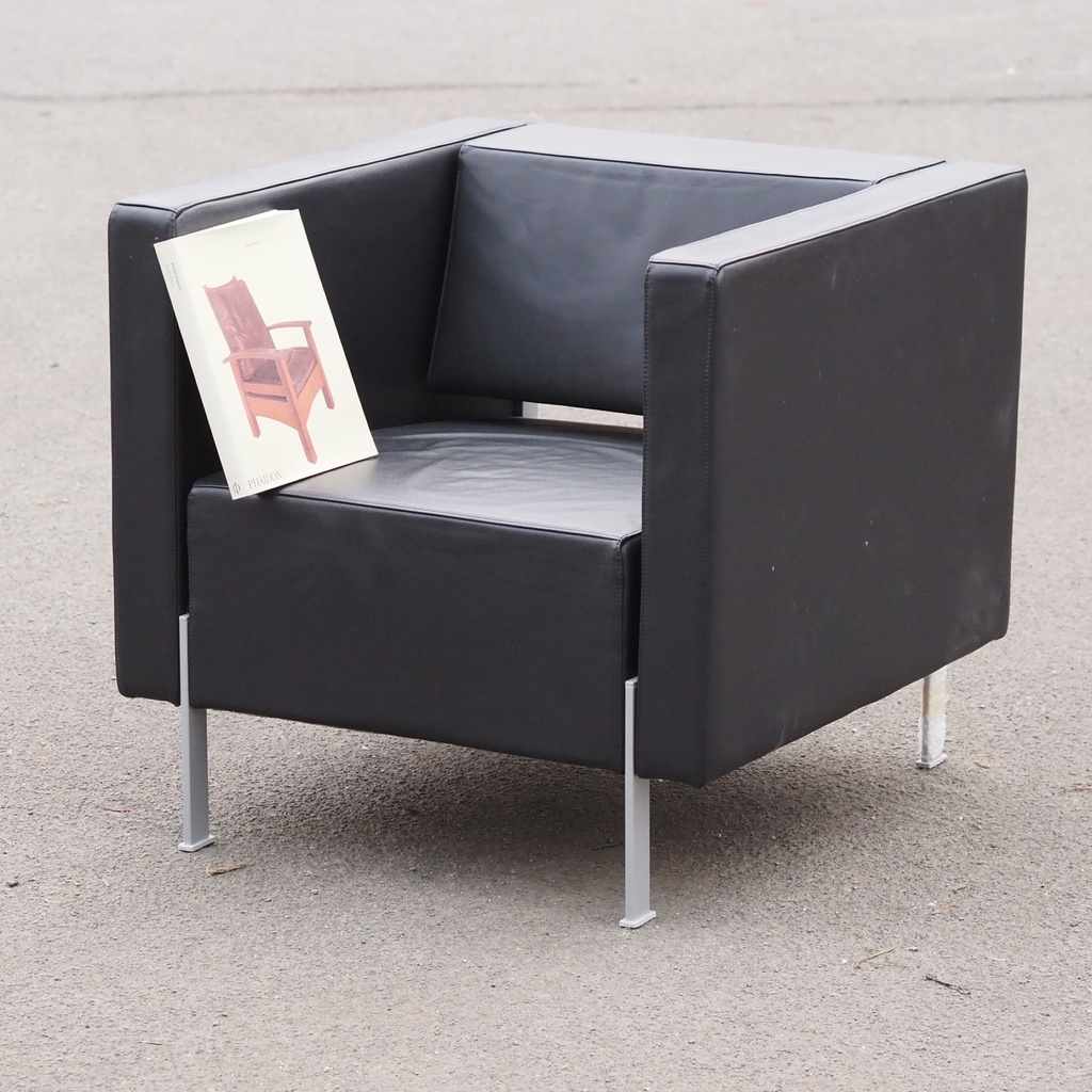 Swivel office armchair by Kinnarps from Antwerp's Court of Appeal