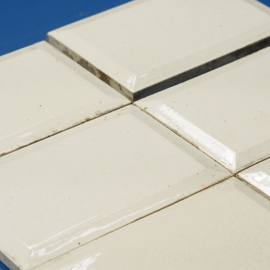 Bevelled glazed ceramic wall tiles - Sold per m2