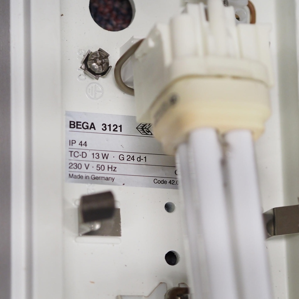 Wall light '3121' in opaline glass and die cast aluminium by Bega (25 cm)