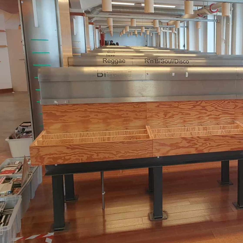 Table leg in cast iron