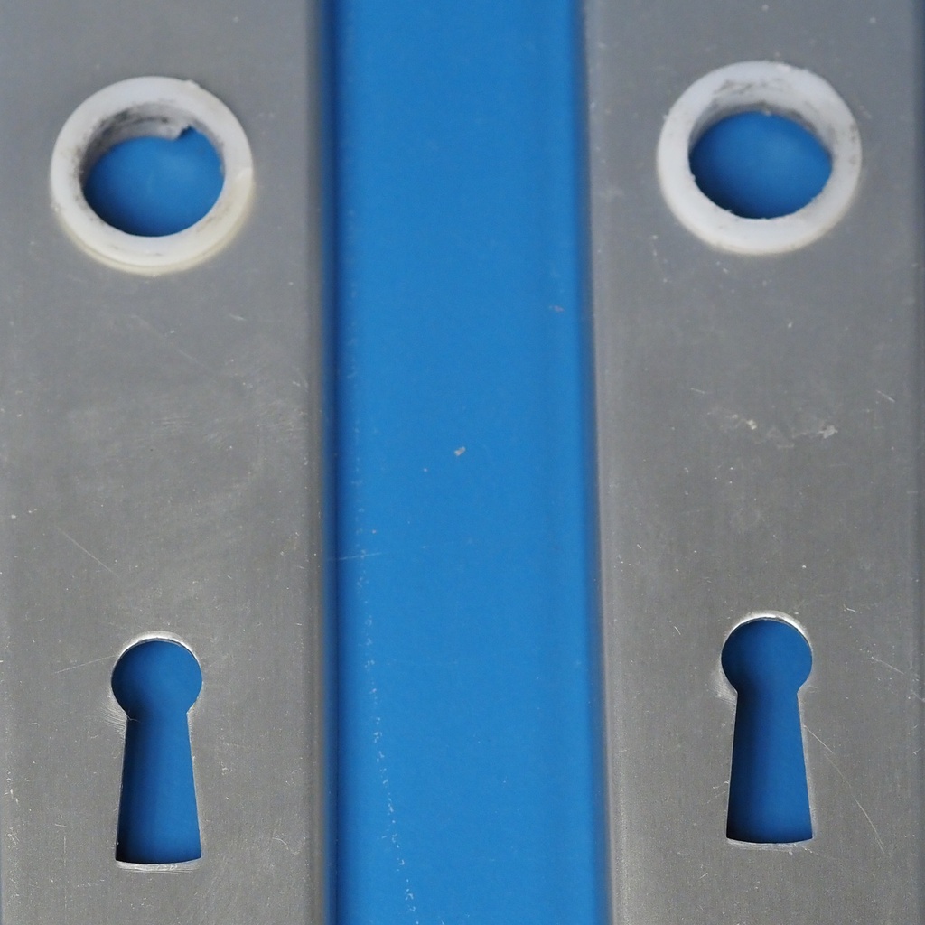 Door handle with key plate in anodized aluminium