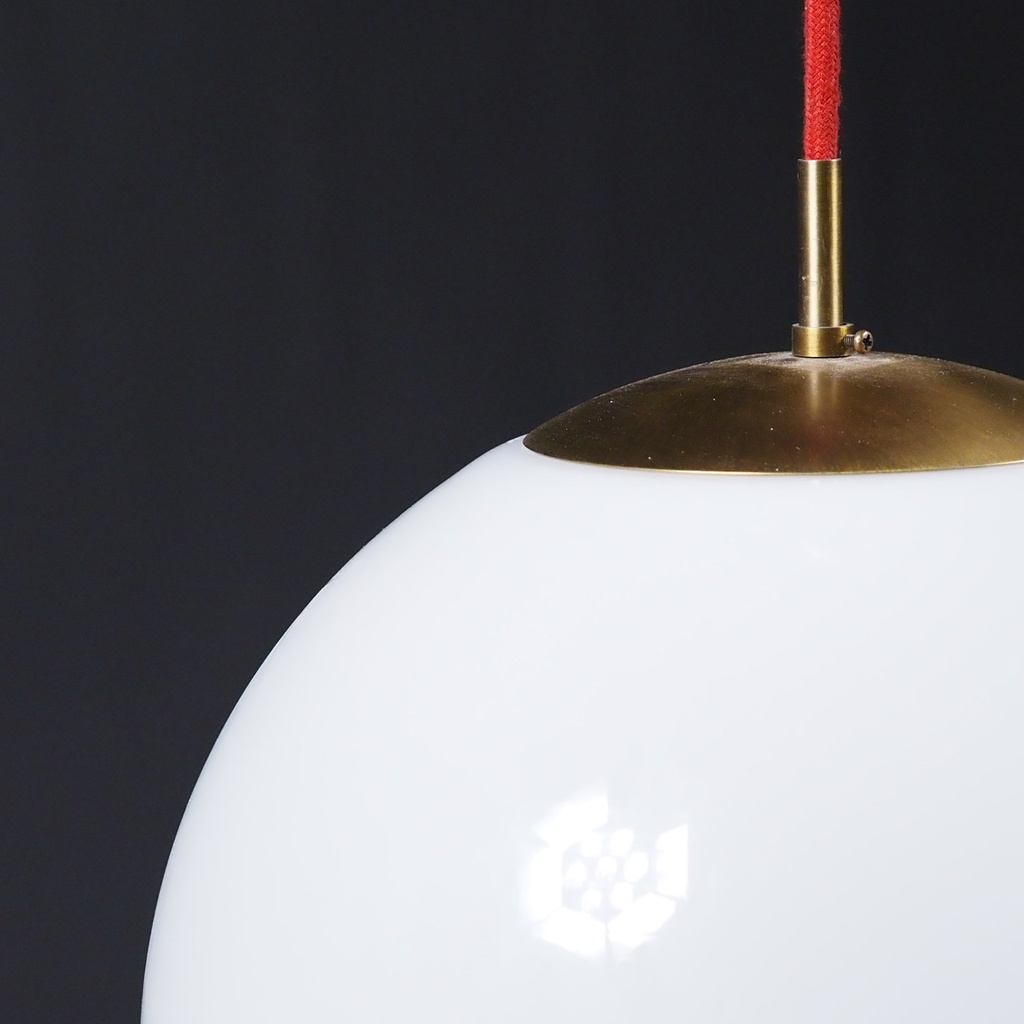 Hanging light in opaline glass (Ø 29 cm)