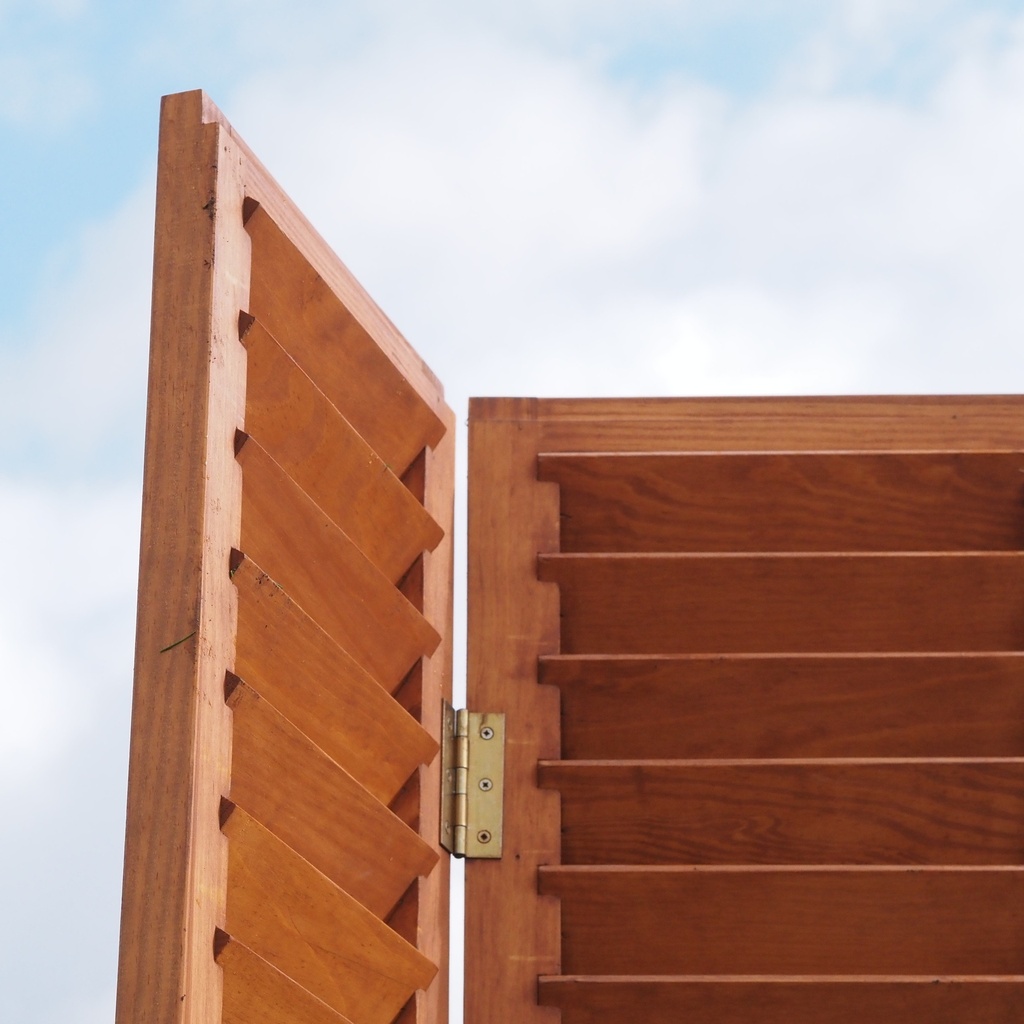 Double wooden shutter (H. 250,5 cm x W. 61,4 cm)