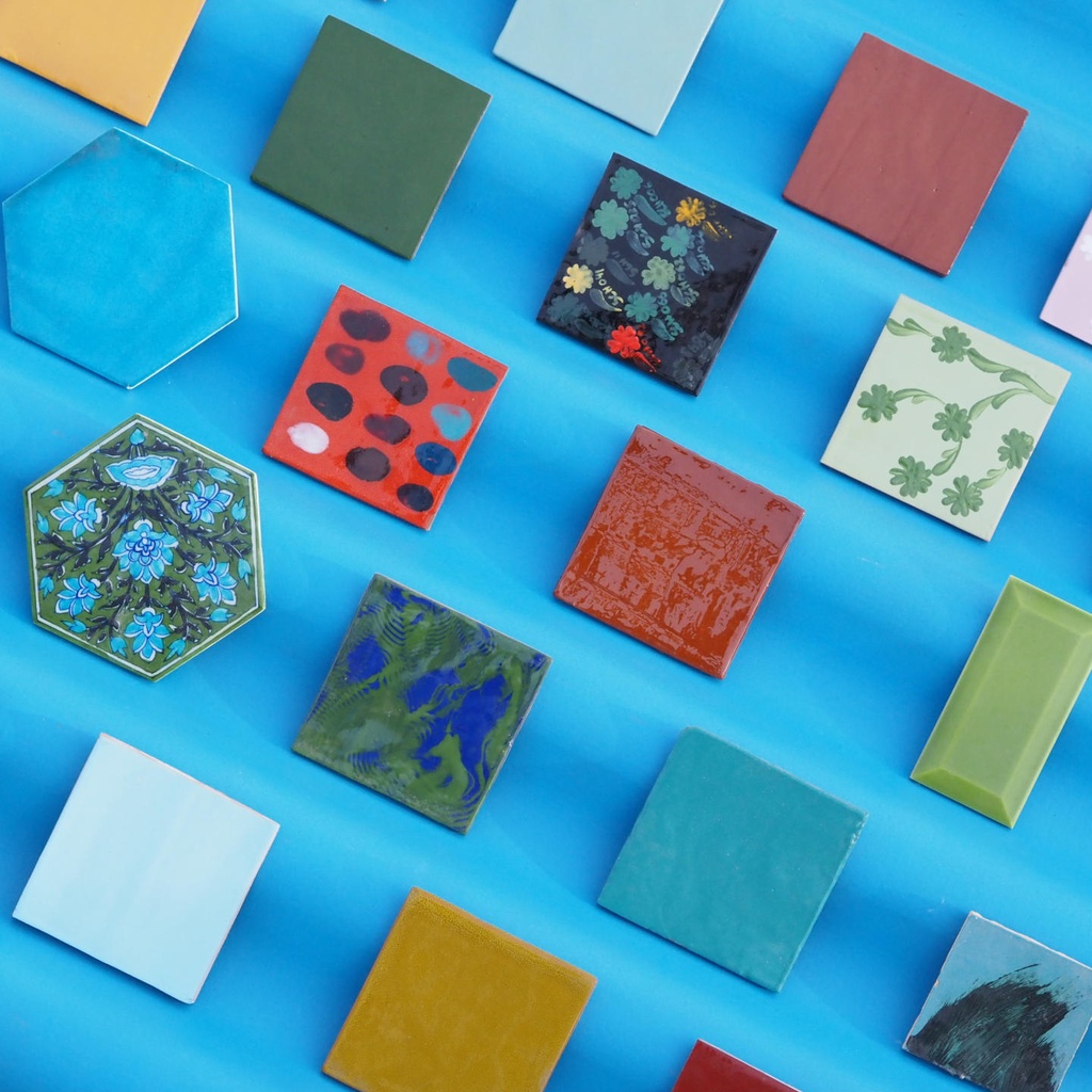 Handpainted glazed terracotta tile from the workshop of Agnès Emery (various sizes) - Only available in our physical shop